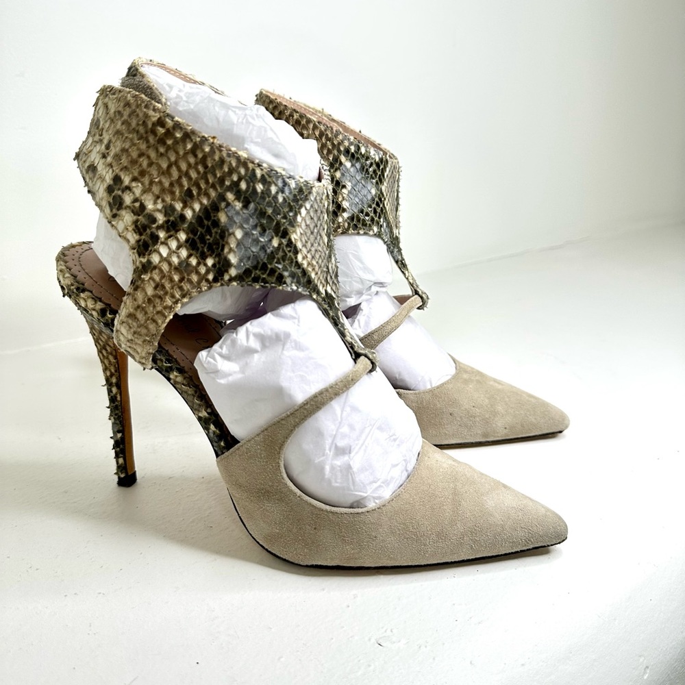 Beautiful suede and reptile heel